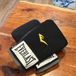Everlast Black and Gray Boxing Gloves